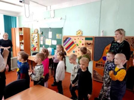 Скоро в школу Скоро в школу .