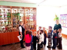 Скоро в школу Скоро в школу .
